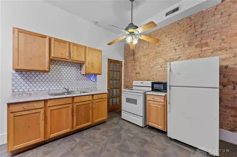 Kitchen - 1044 Marshall Ave, Cincinnati, OH 45225 photo 2 of 2