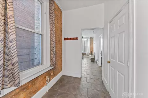 Entry Way - 1044 Marshall Ave, Cincinnati, OH 45225 photo 6 of 7