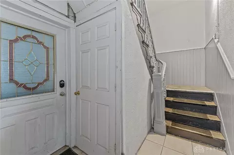 Entry Way - 1044 Marshall Ave, Cincinnati, OH 45225 photo 3 of 7