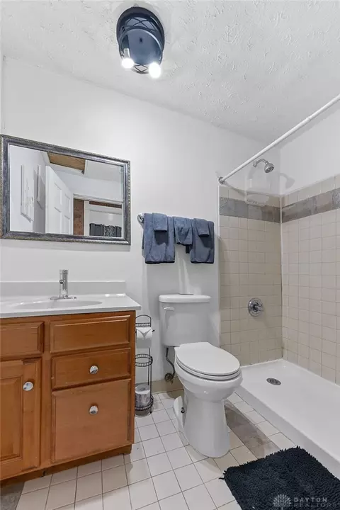 Bath - 1044 Marshall Ave, Cincinnati, OH 45225 photo 1 of 5