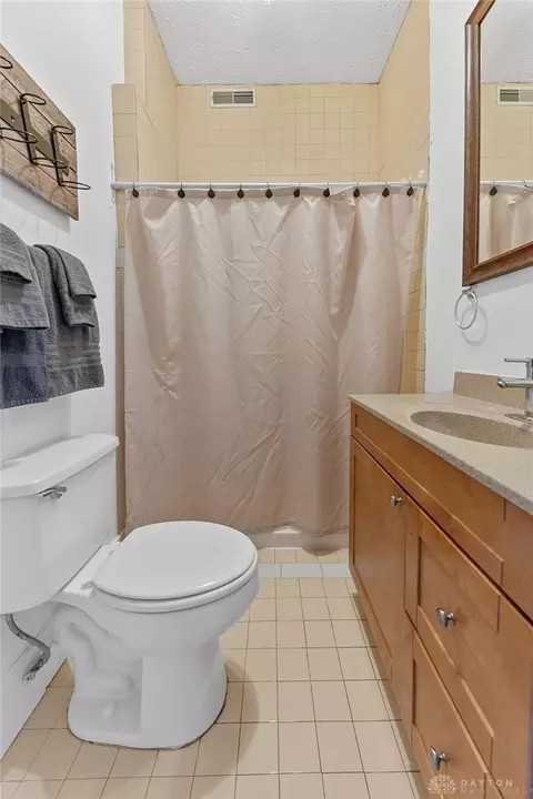 Bath - 1044 Marshall Ave, Cincinnati, OH 45225 photo 4 of 5