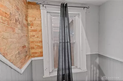 Entry Way - 1044 Marshall Ave, Cincinnati, OH 45225 photo 4 of 7