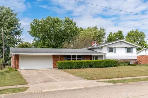 1215 Cottage Court Dr, Fairborn, OH 45324
