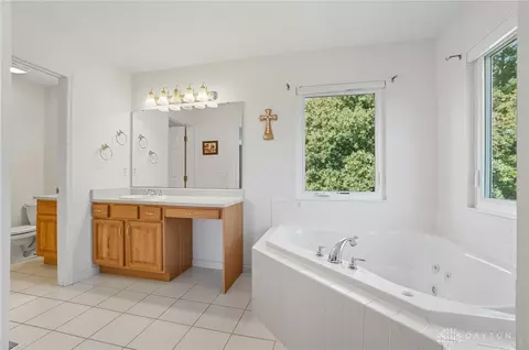 Bath - 3138 Patrick Ct, Franklin, OH 45005 photo 3 of 10