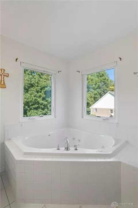 Bath - 3138 Patrick Ct, Franklin, OH 45005 photo 5 of 10