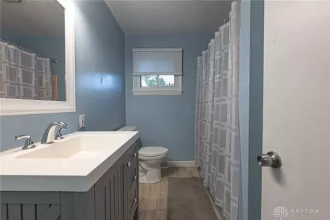 Bath - 1105 Greenridge Dr, Kettering, OH 45429 photo 2 of 3
