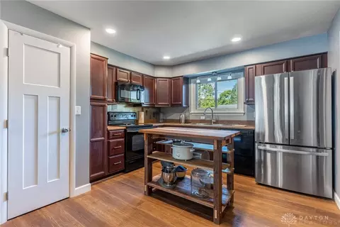 Kitchen - 1105 Greenridge Dr, Kettering, OH 45429 photo 1 of 8
