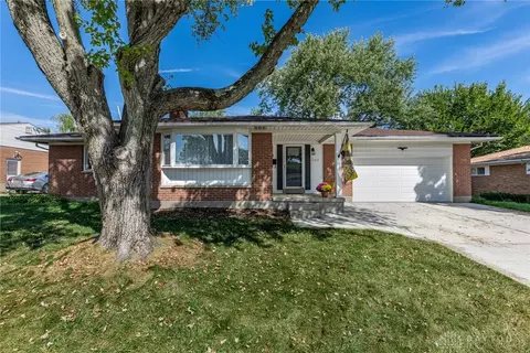 1105 Greenridge Dr, Kettering, OH 45429