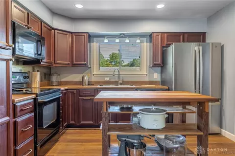 Kitchen - 1105 Greenridge Dr, Kettering, OH 45429 photo 2 of 8
