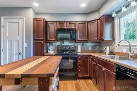 Kitchen - 1105 Greenridge Dr, Kettering, OH 45429 photo 3 of 8