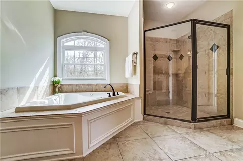 Bath - 7660 Horizon Hill Dr, Springboro, OH 45066 photo 2 of 3