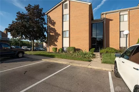 1104 Arrowhead Xing #B, West Carrollton, OH 45449