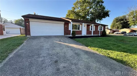 2015 Iowa Dr, Xenia, OH 45385