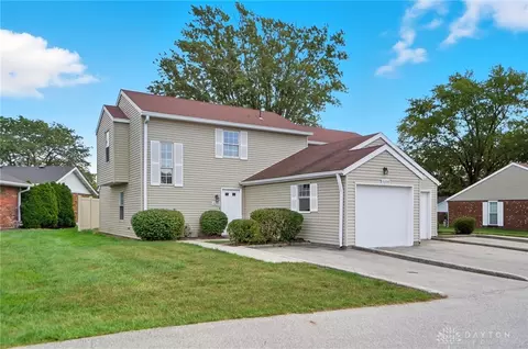 6350 Gwinnett Ln, Centerville, OH 45459