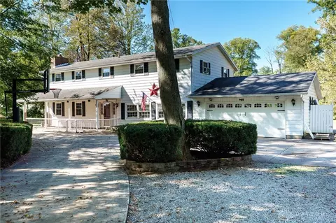 4574 Comanchee Trl, Jamestown, OH 45335