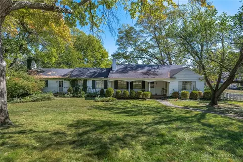 674 Garden Rd, Oakwood, OH 45419