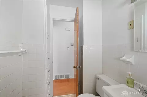 Bath - 3060 Regent St, Kettering, OH 45409 photo 2 of 2