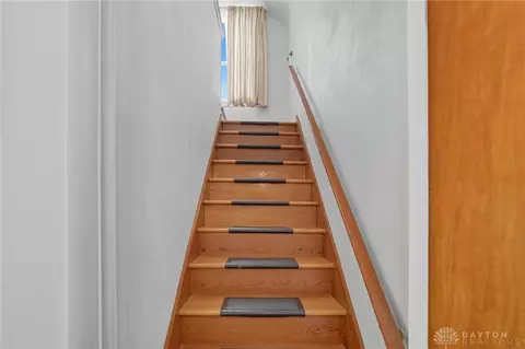 Entry Way - 3060 Regent St, Kettering, OH 45409 photo 1 of 3