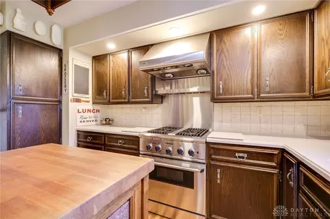 Kitchen - 5975 Hunter Rd, Enon, OH 45323 photo 1 of 3