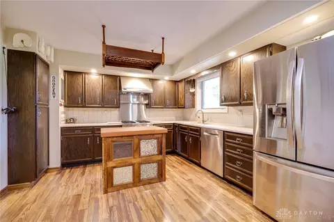 Kitchen - 5975 Hunter Rd, Enon, OH 45323 photo 2 of 3