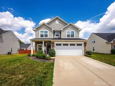 122 Regatta Park Dr, Fairborn, OH 45324