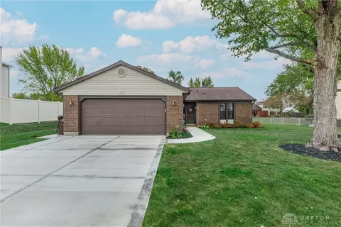 881 Sunset Dr, Englewood, OH 45322