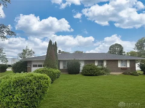 467 Moore St, Lewisburg, OH 45338