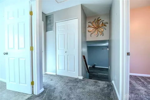 Entry Way - 2224 Duquesne Dr, Springfield, OH 45506 photo 2 of 3