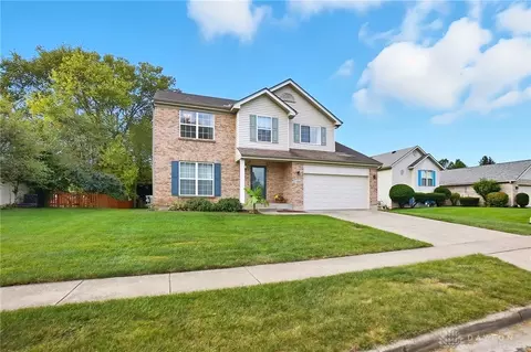 1384 Lamplighter Ln, Fairborn, OH 45324