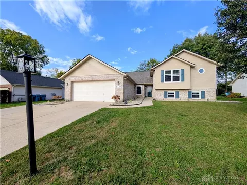 6739 Evergreen Woods Dr, Dayton, OH 45424