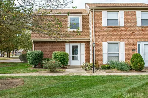 1394 Crown Point Ct, Dayton, OH 45434