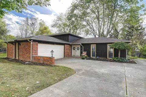 2813 Wellsford Dr, Springfield, OH 45503