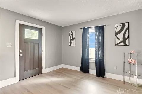 Entry Way - 329 Fair St, Springfield, OH 45506 photo 1 of 4