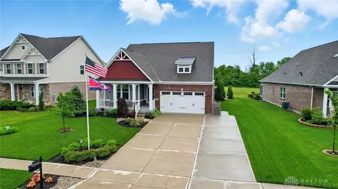 9777 Winding Creek Blvd, Centerville, OH 45458