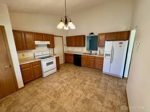 Kitchen - 1470 Oldham Dr, Springfield, OH 45503 photo 1 of 2