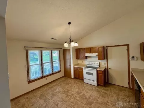 Kitchen - 1470 Oldham Dr, Springfield, OH 45503 photo 2 of 2