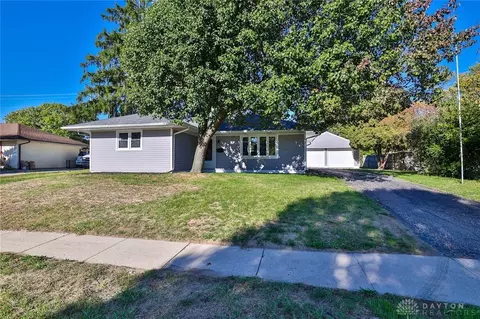 389 N Garber Dr, Tipp City, OH 45371