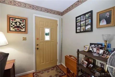 5889 Troy Rd, Springfield, OH 45502 photo 4