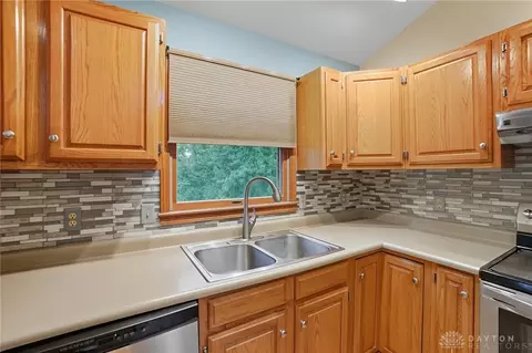 Kitchen - 473 Mccray Blvd, Springboro, OH 45066 photo 3 of 5