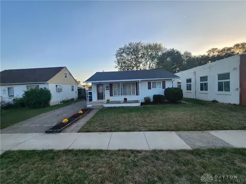 1124 Race Dr, Troy, OH 45373