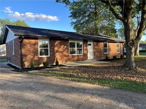 1829 Gayhart Dr, Xenia, OH 45385