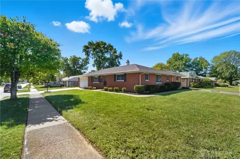 2251 Broadmoor Dr, Kettering, OH 45419 photo 3