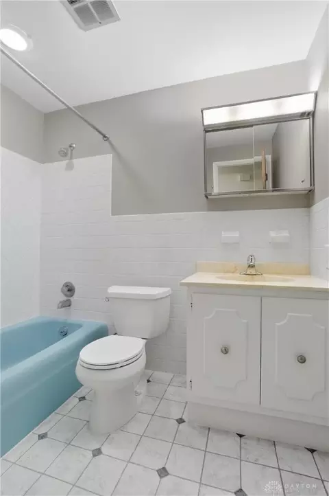 Bath - 2933 Bahia Dr, Springfield, OH 45503 photo 4 of 4