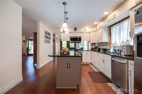 Kitchen - 849 Wind Bluff Pt, Springboro, OH 45066 photo 5 of 5