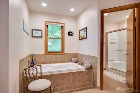 Bath - 849 Wind Bluff Pt, Springboro, OH 45066 photo 4 of 6