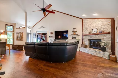 Living - 849 Wind Bluff Pt, Springboro, OH 45066 photo 1 of 1