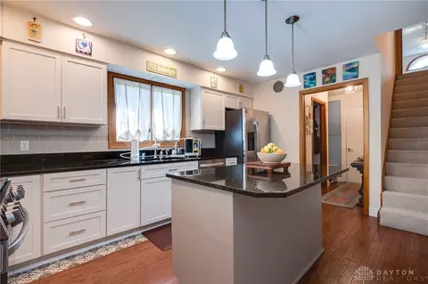 Kitchen - 849 Wind Bluff Pt, Springboro, OH 45066 photo 2 of 5