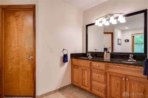 Bath - 849 Wind Bluff Pt, Springboro, OH 45066 photo 3 of 6