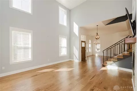 Living - 9460 Banyan Ct, Centerville, OH 45458 photo 3 of 6