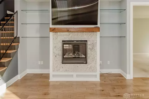 Living - 9460 Banyan Ct, Centerville, OH 45458 photo 5 of 6